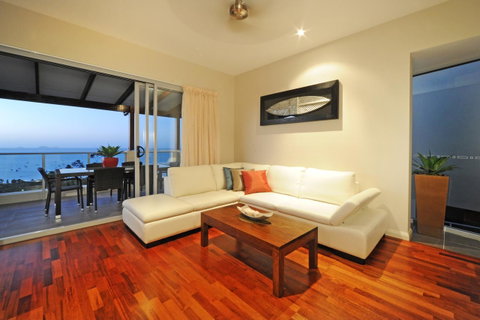 Whitsunday Reflections - Holiday Adelaide 32
