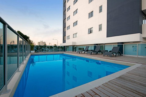 Allure Hotel & Apartments - Holiday Adelaide 2