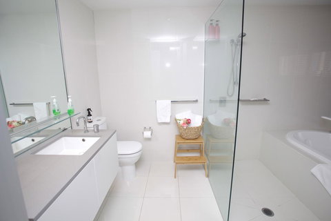 Circle Luxury Holidays - Holiday Adelaide 6