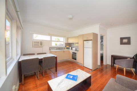 Backpackers In Paradise 18-35 Hostel - Holiday Adelaide 11