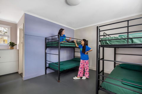 Backpackers In Paradise 18-35 Hostel - Holiday Adelaide 3