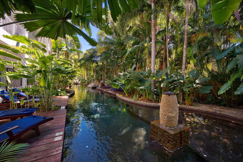 Palm Cove Paradise - Couples Spa Beach Getaway - Holiday Adelaide 14