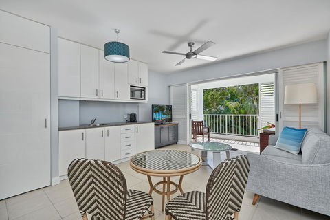 Palm Cove Paradise - Couples Spa Beach Getaway - Holiday Adelaide 0