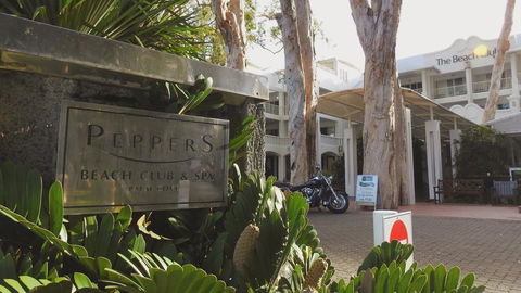 Palm Cove Paradise - Couples Spa Beach Getaway - Holiday Adelaide 2