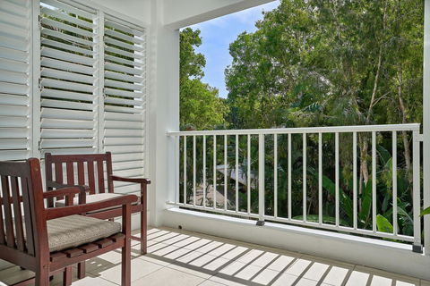 Palm Cove Paradise - Couples Spa Beach Getaway - Holiday Adelaide 10