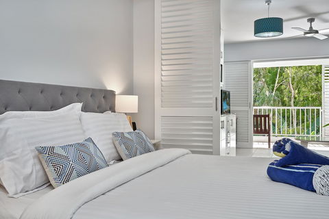 Palm Cove Paradise - Couples Spa Beach Getaway - Holiday Adelaide 7