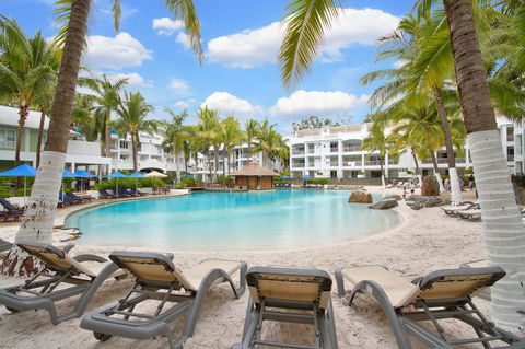 Palm Cove Paradise - Couples Spa Beach Getaway - Holiday Adelaide 15