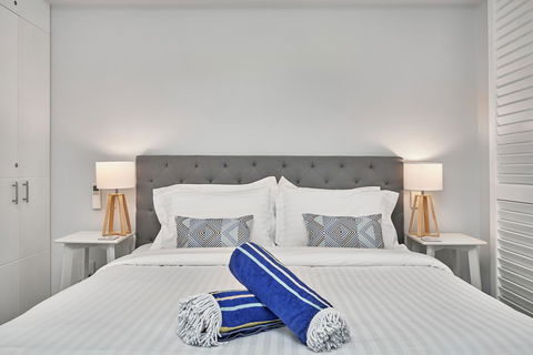 Palm Cove Paradise - Couples Spa Beach Getaway - Holiday Adelaide 6