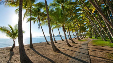 Palm Cove Paradise - Couples Spa Beach Getaway - Holiday Adelaide 24