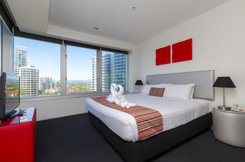 Q1 Resort & Spa - Official - Holiday Adelaide 9