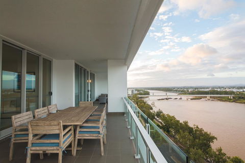 Empire Apartment Hotel Rockhampton - Holiday Adelaide 1