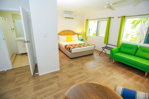 Port Douglas Motel - Holiday Adelaide 11
