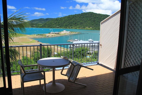 Ocean Views At Whitsunday Terraces Resort - Holiday Adelaide 5