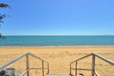 Bellevue At Trinity Beach - Holiday Adelaide 10