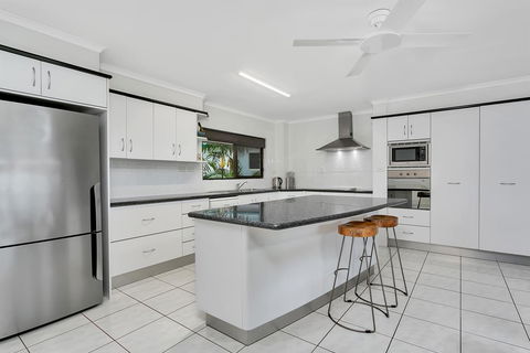 Roydon Beachfront Apartments - Holiday Adelaide 25