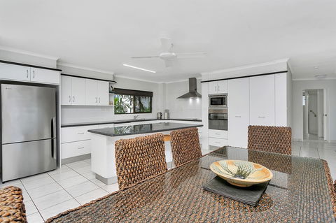 Roydon Beachfront Apartments - Holiday Adelaide 20