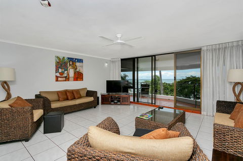 Roydon Beachfront Apartments - Holiday Adelaide 4