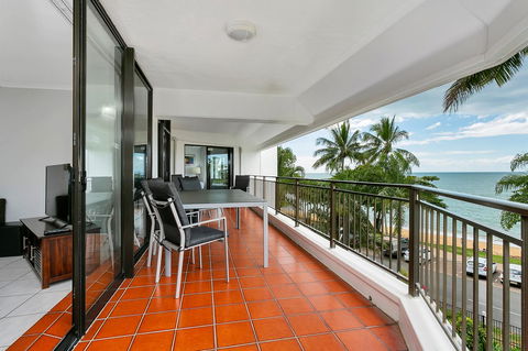 Roydon Beachfront Apartments - Holiday Adelaide 0