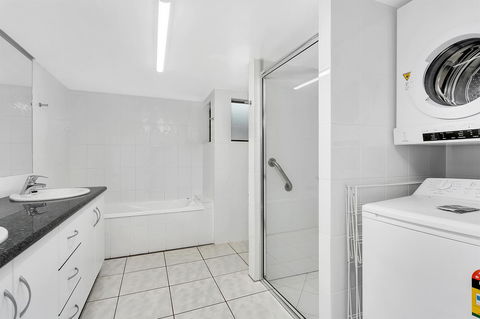 Roydon Beachfront Apartments - Holiday Adelaide 24