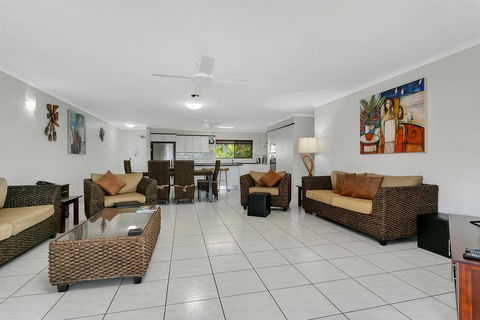 Roydon Beachfront Apartments - Holiday Adelaide 1