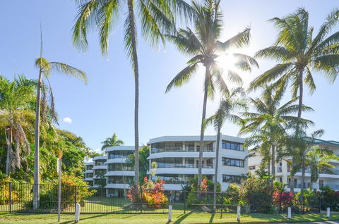 Roydon Beachfront Apartments - Holiday Adelaide 28