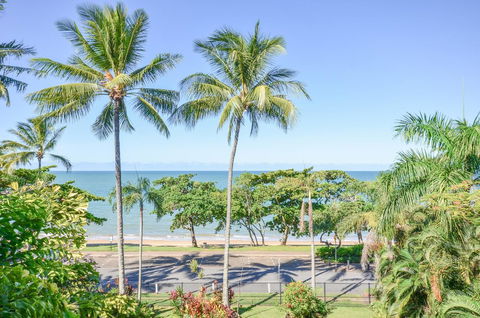 Roydon Beachfront Apartments - Holiday Adelaide 9