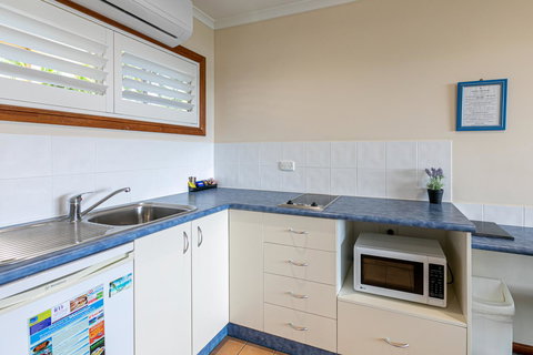 Sunlit Waters Studio Apartments - Holiday Adelaide 12