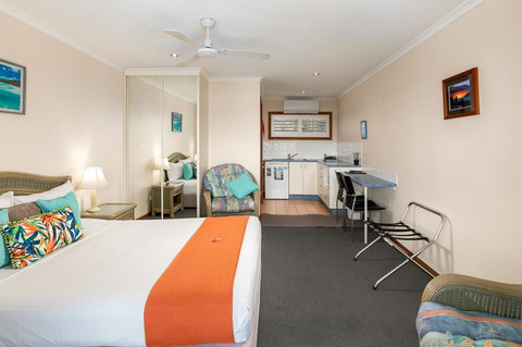 Sunlit Waters Studio Apartments - Holiday Adelaide 14