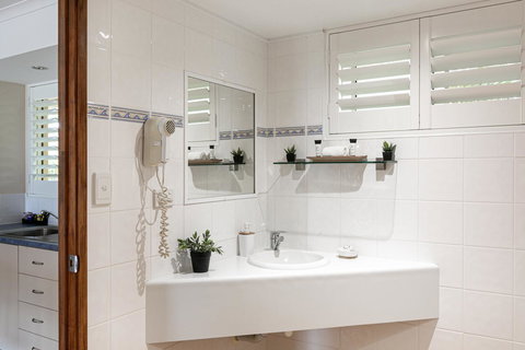 Sunlit Waters Studio Apartments - Holiday Adelaide 26