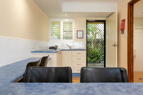 Sunlit Waters Studio Apartments - Holiday Adelaide 28