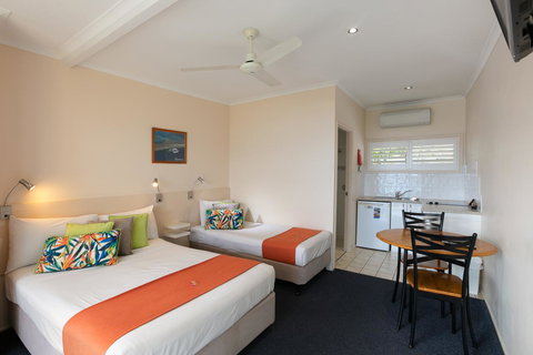 Sunlit Waters Studio Apartments - Holiday Adelaide 21