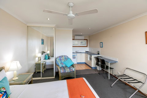 Sunlit Waters Studio Apartments - Holiday Adelaide 13
