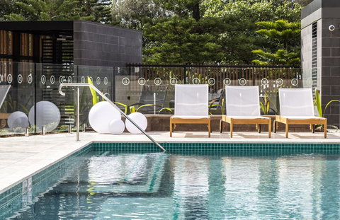 Boardwalk Burleigh Beach - Official - Holiday Adelaide 25