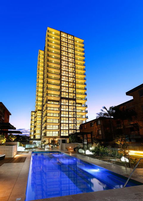 Boardwalk Burleigh Beach - Official - Holiday Adelaide 7