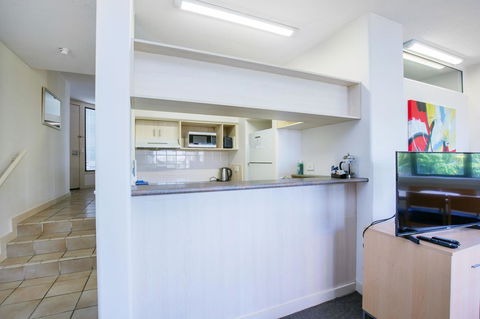 Tiki Hotel Apartments Surfers Paradise - Holiday Adelaide 9