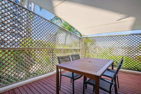 Tiki Hotel Apartments Surfers Paradise - Holiday Adelaide 10