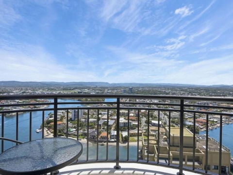 Beach Stay - Ocean & Riverview Resort Chevron Renaissance Central Surfers Paradise - Holiday Adelaide 14