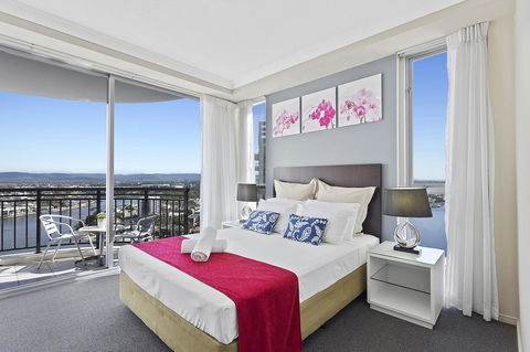Beach Stay - Ocean & Riverview Resort Chevron Renaissance Central Surfers Paradise - Holiday Adelaide 8