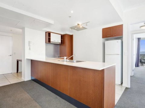 Beach Stay - Ocean & Riverview Resort Chevron Renaissance Central Surfers Paradise - Holiday Adelaide 11