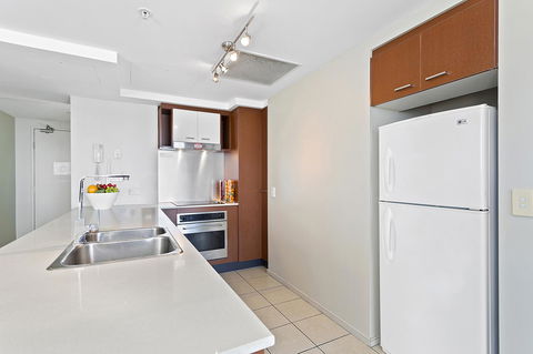 Beach Stay - Ocean & Riverview Resort Chevron Renaissance Central Surfers Paradise - Holiday Adelaide 5