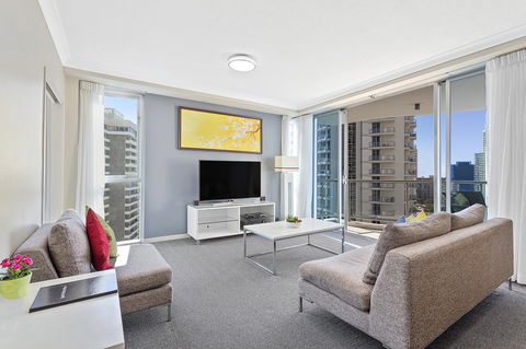 Beach Stay - Ocean & Riverview Resort Chevron Renaissance Central Surfers Paradise - Holiday Adelaide 7