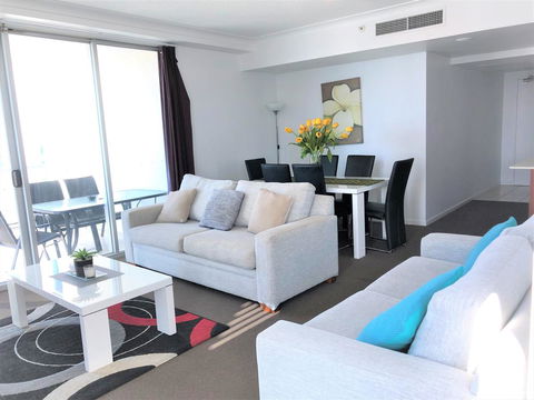 Beach Stay - Ocean & Riverview Resort Chevron Renaissance Central Surfers Paradise - Holiday Adelaide 18
