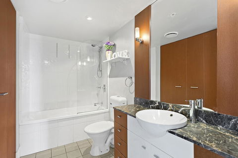 Beach Stay - Ocean & Riverview Resort Chevron Renaissance Central Surfers Paradise - Holiday Adelaide 6