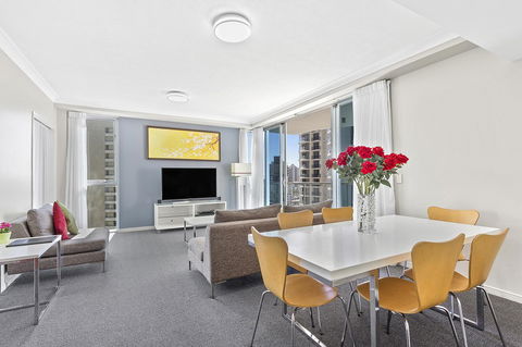 Beach Stay - Ocean & Riverview Resort Chevron Renaissance Central Surfers Paradise - Holiday Adelaide 10