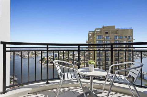 Beach Stay - Ocean & Riverview Resort Chevron Renaissance Central Surfers Paradise - Holiday Adelaide 13