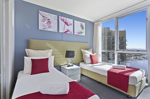 Beach Stay - Ocean & Riverview Resort Chevron Renaissance Central Surfers Paradise - Holiday Adelaide 9