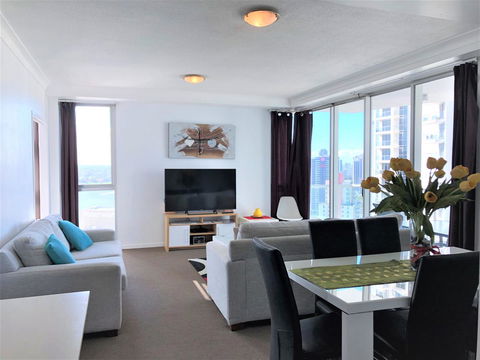 Beach Stay - Ocean & Riverview Resort Chevron Renaissance Central Surfers Paradise - Holiday Adelaide 17