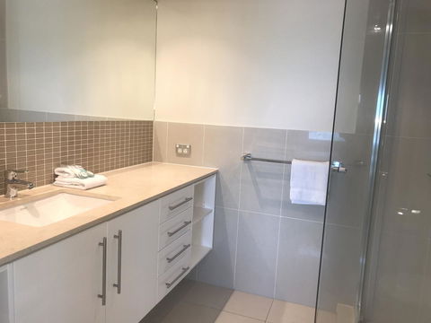 Proximity Waterfront Apartments - Holiday Adelaide 11