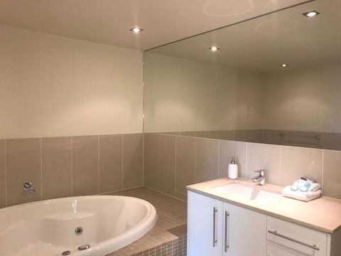 Proximity Waterfront Apartments - Holiday Adelaide 12