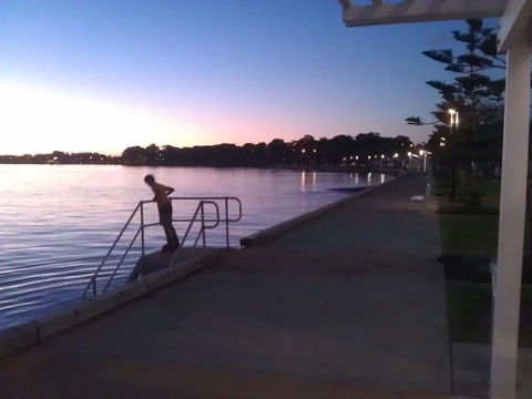Proximity Waterfront Apartments - Holiday Adelaide 40